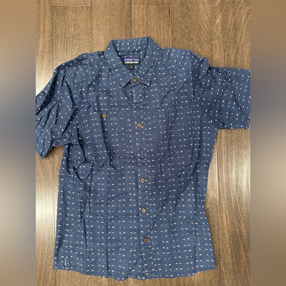 Men’s small Patagonia button up